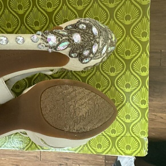 Gianni Bini White Geneva Heels US 7.5 - Picture 7 of 8